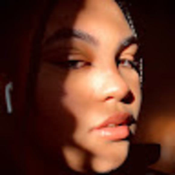 Meet your Posher, Vivian - Picture 1 of 1